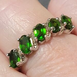 Elegant Green and Silver Ring with Oval Gemstones